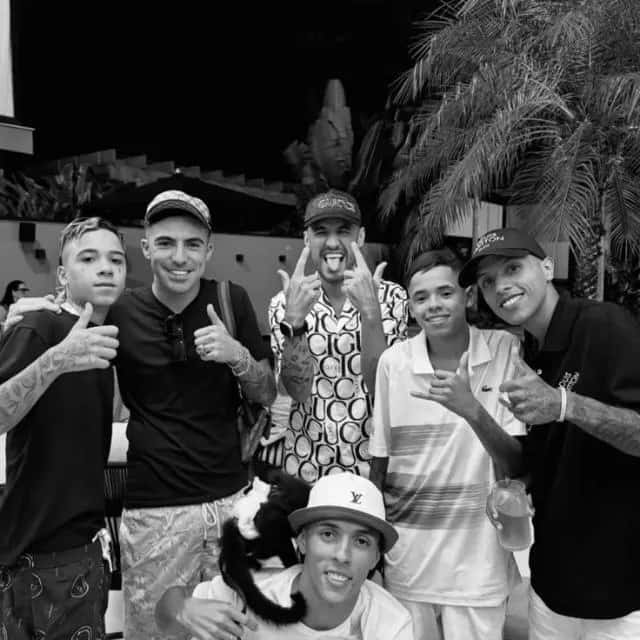 Imagem do grupo de WhatsApp 𝑶𝑽𝑬𝑹𝑪𝑳𝑶𝑪𝑲 - categoria Amizade